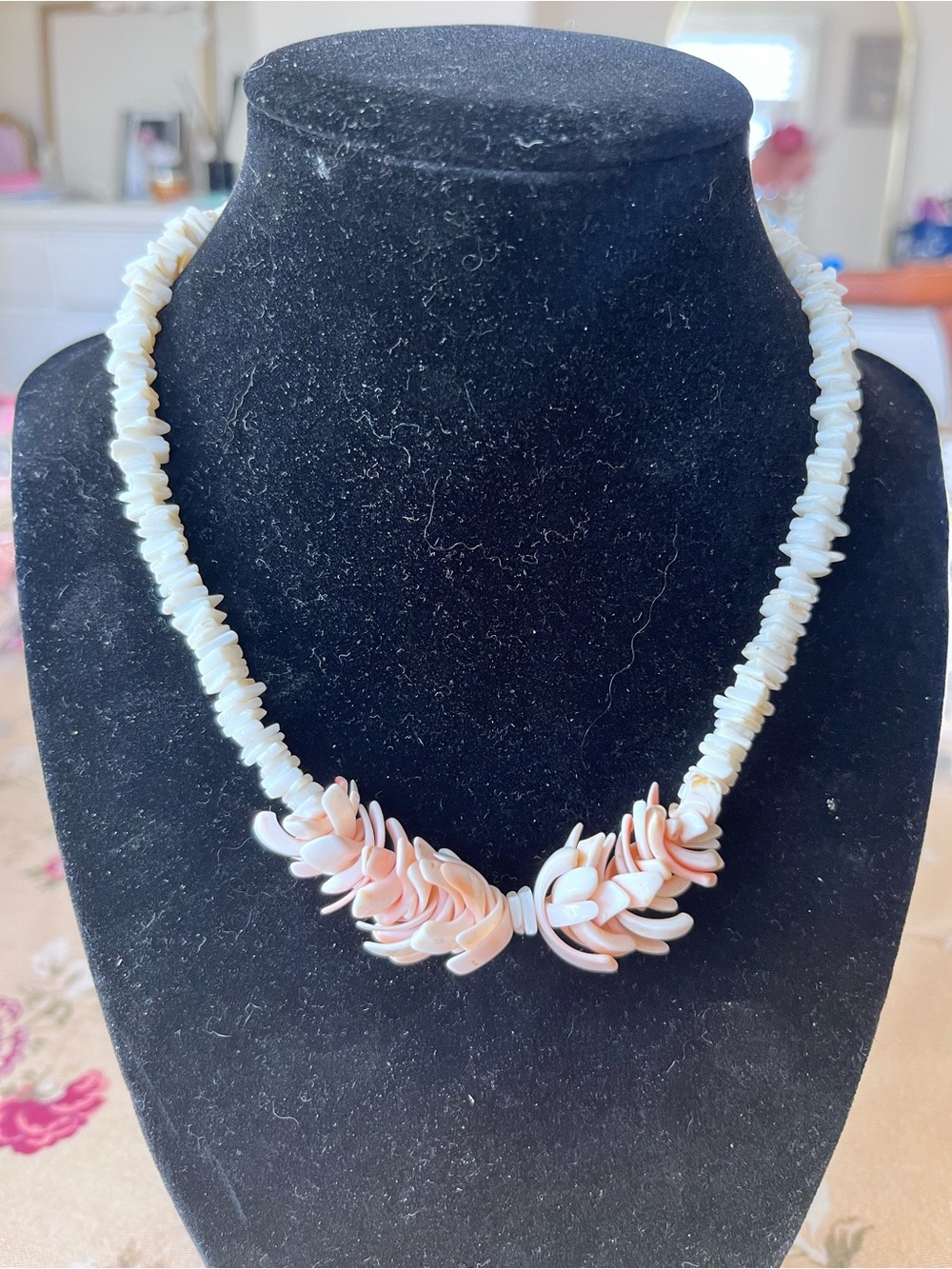 Vintage 70s Puka Shell Choker Necklace